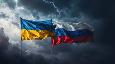 Ukrayna, Rus ulusal bayrağına karşı bulutlarda dalgalanıyor.