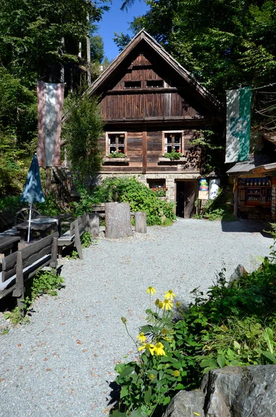 オーストリア いわゆるシュタイリアの古い水車小屋はまた オーストリアで最も美しく興味深い場所と文化財のための競争で優勝しました — ストック写真