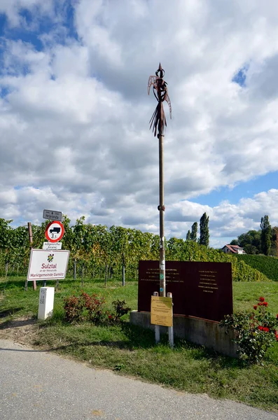 2022年9月21日 オーストリア スルツタル オーストリアとスロベニアの国境線に設置された自由の鳥と呼ばれる彫刻 — ストック写真