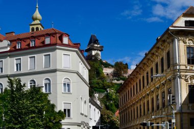 Avusturya, UNESCO dünya mirası bölgesi Graz, Styria 'nın başkenti, Schlossberg tepesindeki Uhrturm adlı saat kulesi.