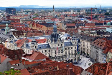 Avusturya, UNESCO dünya mirası bölgesi Graz, Styria 'nın başkenti, belediye binası olan şehir manzarası