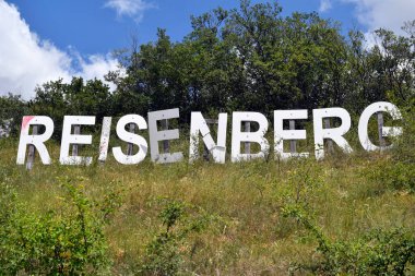Avusturya, Aşağı Avusturya 'nın Hollywood tabanlı küçük kırsal kesiminin harfleri.