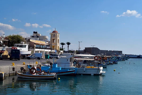 Ιεραπάτρα Κρήτη Ελλάδα Οκτωβρίου 2022 Αλιευτικά Σκάφη Και Κτίρια Στο — Φωτογραφία Αρχείου