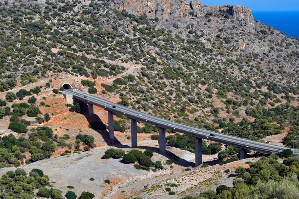 希腊E75号公路 克里特岛有谷地过境和隧道 — 图库照片