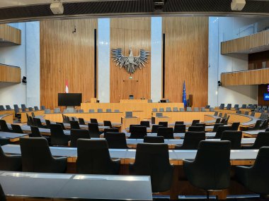 Viyana, Avusturya - 20 Mart 2023: Avusturya parlamentosu içinde Viyana Halkası boyunca en heybetli binalardan biri