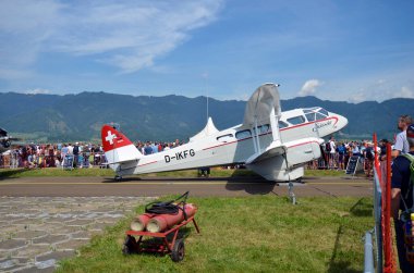 Zeltweg, Avusturya - 03 Eylül 2022: Styria 'da Airpower 22, De Havilland DH.89 Dragon adlı iki uçaklı bir hava gösterisi