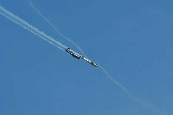 2022年9月3日 奥地利塞尔茨威格 施蒂里亚的公共航空展 命名为 空中力量22 由两架二战战斗机Chance Vought F4U Corsair和洛克希德P 38闪电进行飞行演示 — 图库照片