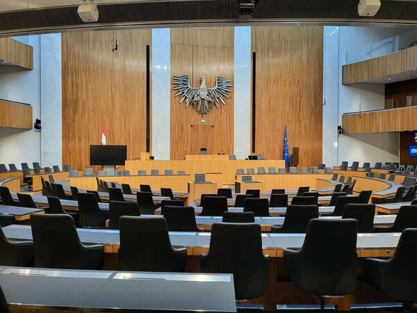 Вена, Австрия - 20 марта 2023 года: Внутри парламента Австрии одно из самых внушительных зданий вдоль Венской Рингштрассе