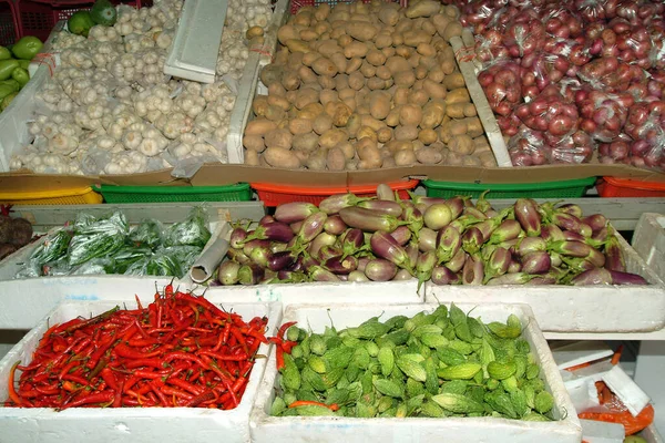 싱가포르의 시장에서 다양한 야채와 스탠드 — 스톡 사진