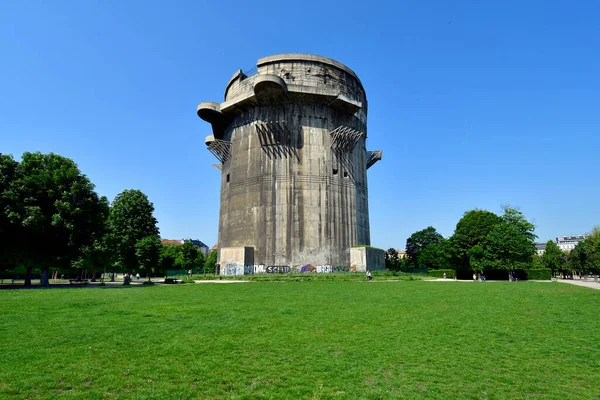 Torre De água Em Tijolo Na Itália Imagem de Stock - Imagem de