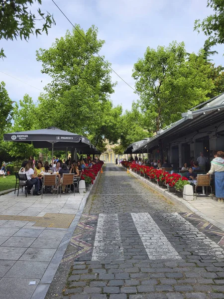 Kavala Griechenland Juni 2023 Unbekannte Gastgarten Auf Beiden Seiten Der — Stockfoto