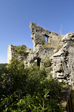 Avusturya, Falkenstein 'daki ortaçağ şatosunun bir parçası, ünlü bir şarap bölgesi ve Çek Cumhuriyeti sınırı yakınlarındaki Weinviertel' de tercih edilen bir yer.
