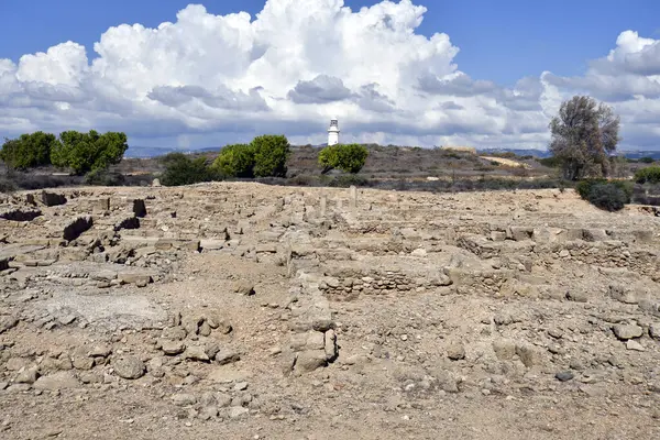 Paphos, Kıbrıs - deniz feneri ve arkeoloji parkında antik kazılar 