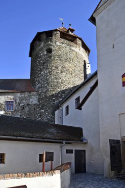 Stadtschlaining, Avusturya - 07 Kasım 2023: 13. yüzyıldan kalma Schlaining Kalesi, Macaristan sınırına yakın güney Burgenland 'daki Stadtschlaining kasabasında yer almaktadır.