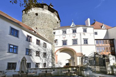 Stadtschlaining, Avusturya - 07 Kasım 2023: 13. yüzyıldan kalma Schlaining Kalesi, Macaristan sınırına yakın güney Burgenland 'daki Stadtschlaining kasabasında yer almaktadır.