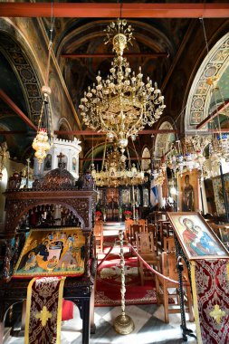 Atina, Yunanistan - 19 Aralık 2023: Panagia Pantanasa Atinalı olarak bilinen küçük ve zengin Bizans kilisesinin içinde,