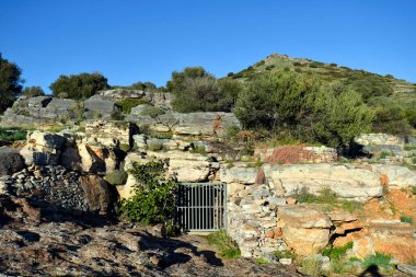 Lavrio, Yunanistan - Lavreotiki Geopark ve antik madencilik merkezi - gümüş, bakır ve kurşun burada da bulunuyordu - ayrıca muhtemelen Yunanistan 'ın en eski antik Thorikos Tiyatrosu' nun kalıntıları bulunuyor.