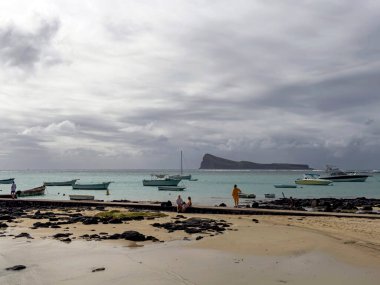 Kaptan Malheureux Mauritius - 8 Ağustos 2023: Cap Malhereuex plajından Coin de Mire manzarası