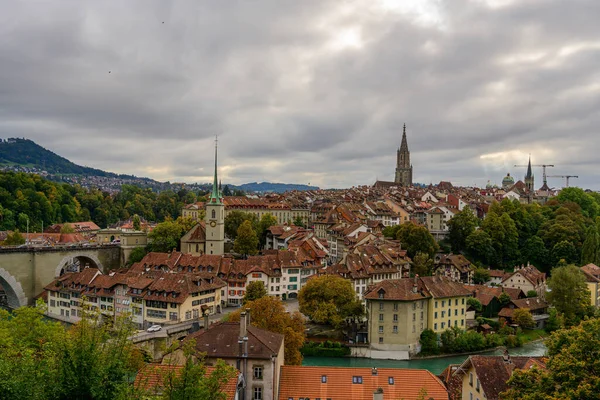 Vista Panoramica Berna Sotto Blu Del Cielo Soleggiato Con Torre — Foto Stock