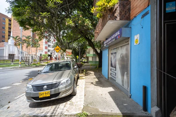 Medellín Antioquia Colômbia Junho 2022 Carro Cinzento Estacionado Rua Residencial — Fotografia de Stock