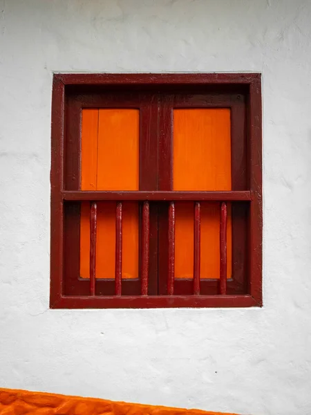 Brow Orange Window Forming Cross White Background Karakteristiek Voor Stad — Stockfoto