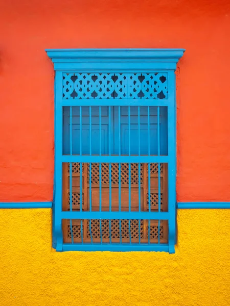 Janela Azul Fundo Laranja Amarelo Característica Cidade Jerico Antioquia Colômbia — Fotografia de Stock