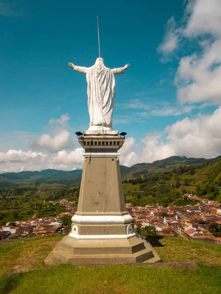 Grande Statue Blanche Jésus Christ Sommet Une Colline Contre Ciel — Photo