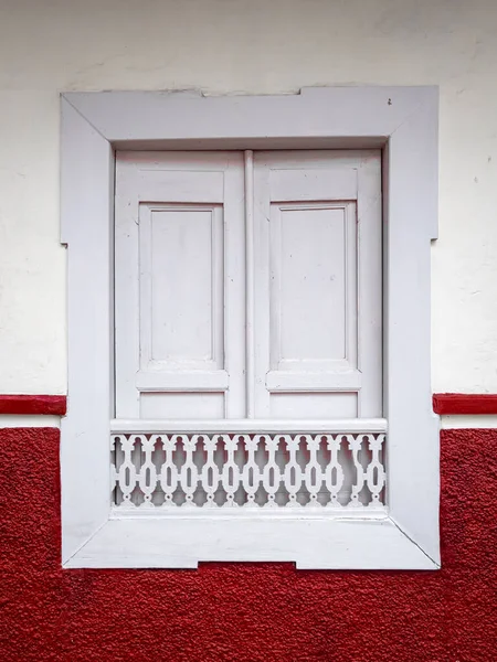 Fenêtre Blanche Avec Fond Blanc Rouge Caractéristique Ville Jéricho Antioquia — Photo