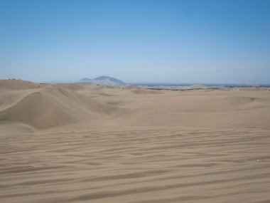 Huacachina Çölü 'nde, Peru, Ica' da Mavi Gök ile Çatışan Kumullar