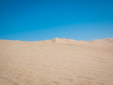 Huacachina Çölü 'nde, Peru, Ica' da Mavi Gök ile Çatışan Kumullar