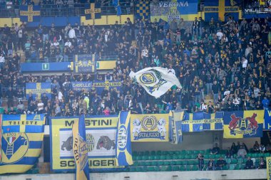İtalya futbolu sırasındaki Verona taraftarları, 31 Ekim 2022 'de İtalya' nın Verona kentindeki Marcantonio Bentegodi stadyumunda oynanan Hellas Verona FC maçında AS Roma 'ya karşı.