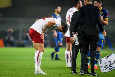 İtalyan futbolu Serie A maçında Verona 'dan Pawel Dawidowicz' in sakatladığı Roman Nicolo Zaniolo, Verona, İtalya 'daki Marcantonio Bentegodi stadyumunda Hellas Verona FC' ye karşı AS Roma maçı, 31 Ekim 2022 - Fotoğraf: Ettore Griffon
