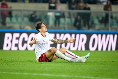 İtalyan futbolcu Nicolo Zaniolo Serie A, 31 Ekim 2022 'de İtalya' nın Verona kentindeki Marcantonio Bentegodi stadyumunda oynanan Hellas Verona FC - AS Roma maçında tepki gösterdi