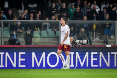 İtalyan futbolu Serie A maçında Roman Nicolo Zaniolo 'nun yerini alan Hellas Verona FC, İtalya' nın Verona kentindeki Marcantonio Bentegodi stadyumunda AS Roma 'ya karşı.