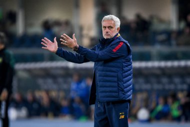 Roma Teknik Direktörü Jose 'Mourinho, İtalya' nın Verona kentindeki Marcantonio Bentegodi Stadyumu 'nda oynanan Hellas Verona FC-AS maçında 31 Ekim 2022 - Fotoğraf: Ettore Griffon