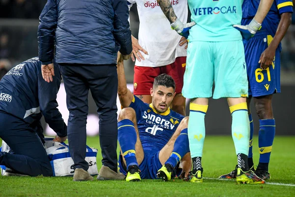 Verona 'dan Davide Faraoni İtalyan futbolcu Andrea Belotti ile İtalya' nın Verona kentindeki Marcantonio Bentegodi stadyumunda oynanan İtalyan Serie A karşılaşması sonrasında sakatlandı - Fotoğraf: Ettore Griffon