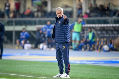 Roma Teknik Direktörü Jose 'Mourinho, İtalya' nın Verona kentindeki Marcantonio Bentegodi Stadyumu 'nda oynanan Hellas Verona FC-AS maçında 31 Ekim 2022 - Fotoğraf: Ettore Griffon