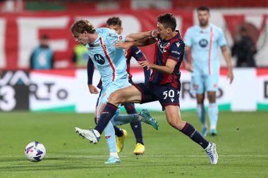 AC Monza takımından Nicolo Rovella, İtalya futbolu Serie A maçında İtalya 'nın Monza kentindeki U-Power Stadyumu' nda oynanan AC Monza-Bologna FC karşılaşmasında Bologna FC takımından Andrea Cambiaso 'ya meydan okudu.