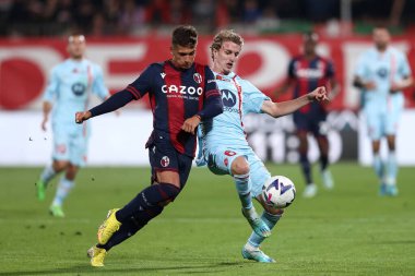 Bologna FC takımından Nicolas Martin Dominguez ve AC Monza takımından Nicolo Rovella İtalya 'nın başkenti Monza' daki U-Power Stadyumu 'nda oynanan Serie A karşılaşmasında top için mücadele ediyorlar.