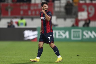 Bologna FC takımından Riccardo Orsolini, İtalya 'nın Monza kentindeki U-Power Stadyumu' nda oynanan Serie A maçında attığı ikinci golü kutluyor.