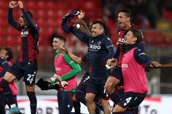 Los Jugadores Del Bolonia Celebran Después Ganar Partido Durante Partido — Foto de Stock