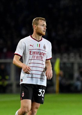 AC Milan 'dan Tommaso Pobega, 30 Ekim 2022 tarihinde İtalya' nın Torin kentinde oynanan Stadio Olimpico Grande Torino 'da oynanan Torino FC ile AC Milan arasında oynanan 2022 / 23 karşılaşmasında görev başında.