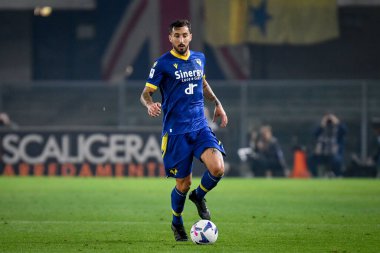 Verona Federico Ceccherini İtalyan futbolu Serie A maçı sırasında İtalya 'nın Verona kentindeki Marcantonio Bentegodi Stadyumu' nda oynanan Hellas Verona FC maçında portresi - Fotoğraf: Ettore Griffon