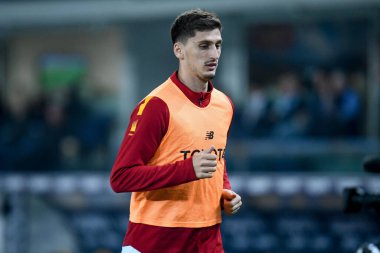 İtalyan futbolu Serie A maçında Roma 'nın Marash Kumbulla portresi, 31 Ekim 2022' de İtalya 'nın Verona kentindeki Marcantonio Bentegodi stadyumunda Hellas Verona FC ile AS Roma maçında çekildi.