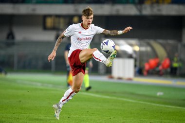 Roma 'nın Nicola Zalewski portresi İtalyan futbolu Serie A karşılaşmasında Hellas Verona FC Roma' ya karşı Verona, İtalya 'daki Marcantonio Bentegodi stadyumunda 31 Ekim 2022 - Fotoğraf: Ettore Griffon