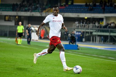 Roma 'nın Mady Camara portresi İtalyan futbolu Serie A maçı sırasında İtalya' nın Verona kentindeki Marcantonio Bentegodi stadyumunda Hellas Verona FC ile AS Roma maçında, 31 Ekim 2022 - Fotoğraf: Ettore Griffon