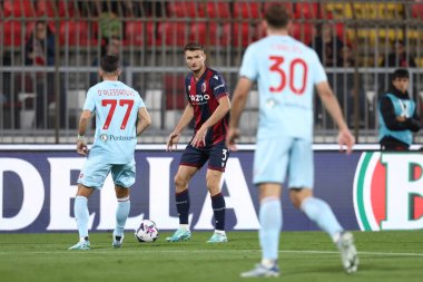 Bologna FC 'den Stefan Posch İtalya futbolu Serie A maçı sırasında İtalya' nın Monza kentindeki U-Power Stadyumu 'nda AC Monza - 31 Ekim 2022