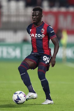Bologna FC takımından Musa Barrow İtalya 'nın Monza şehrindeki U-Power Stadyumu' nda oynanan AC Monza - 31 Ekim 2022