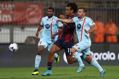 AC Monza 'dan Giulio Donati ve Bologna FC' den Joshua Zirkzee İtalya futbol takımı Serie A maçında AC Monza ile Bologna FC maçı sırasında İtalya 'nın Monza kentindeki U-Power Stadyumu' nda, 31 Ekim 2022 - Fotoğraf: Francesco Scaccianoc