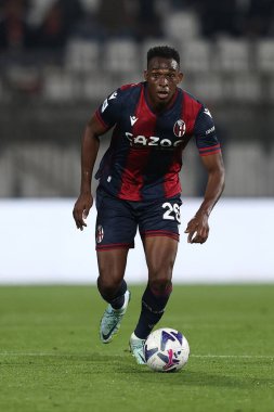 Bologna FC takımından Jhon Lucumi İtalya 'nın Monza şehrindeki U-Power Stadyumu' nda oynanan AC Monza - 31 Ekim 2022